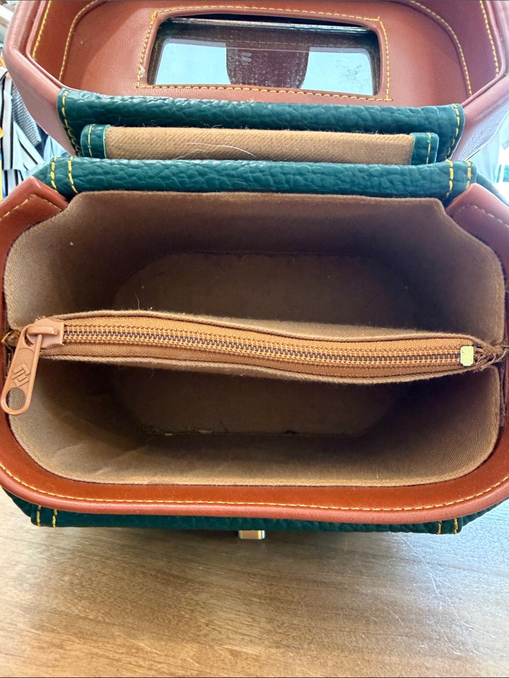 Vintage Dooney & Bourke Forest Green Pebbled Leather Box Bag with Brown Trim - Picture 9 of 11